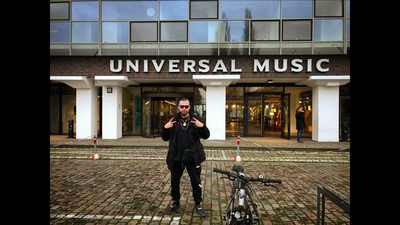 Leonard Kurtishaj KING LK bei UNIVERSAL MUSIC in Berlin City 1.Februar 2022 Rapper 1/3