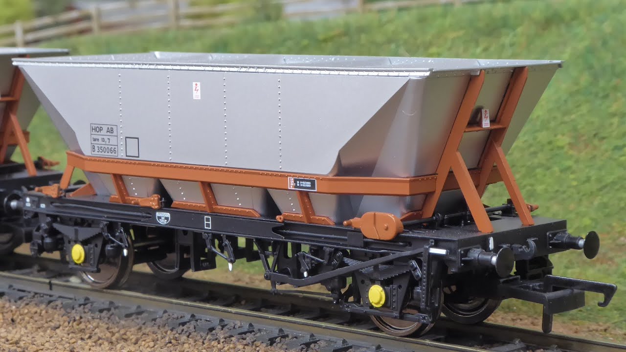 Accurascale HAA Merry-go-round Hoppers, review and running session