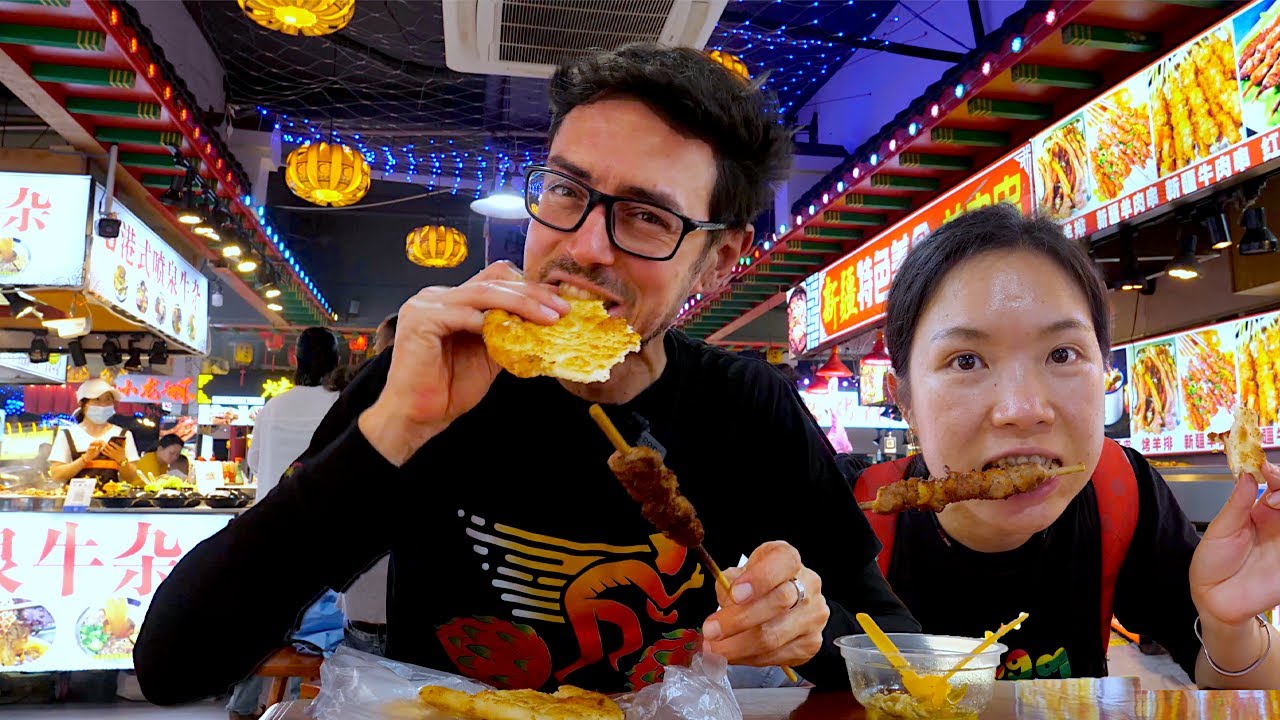 🇨🇳 Chinese Street Food in PACKED Night Market - Exotic Snacks in Yang Shuo (Guang Xi Province)