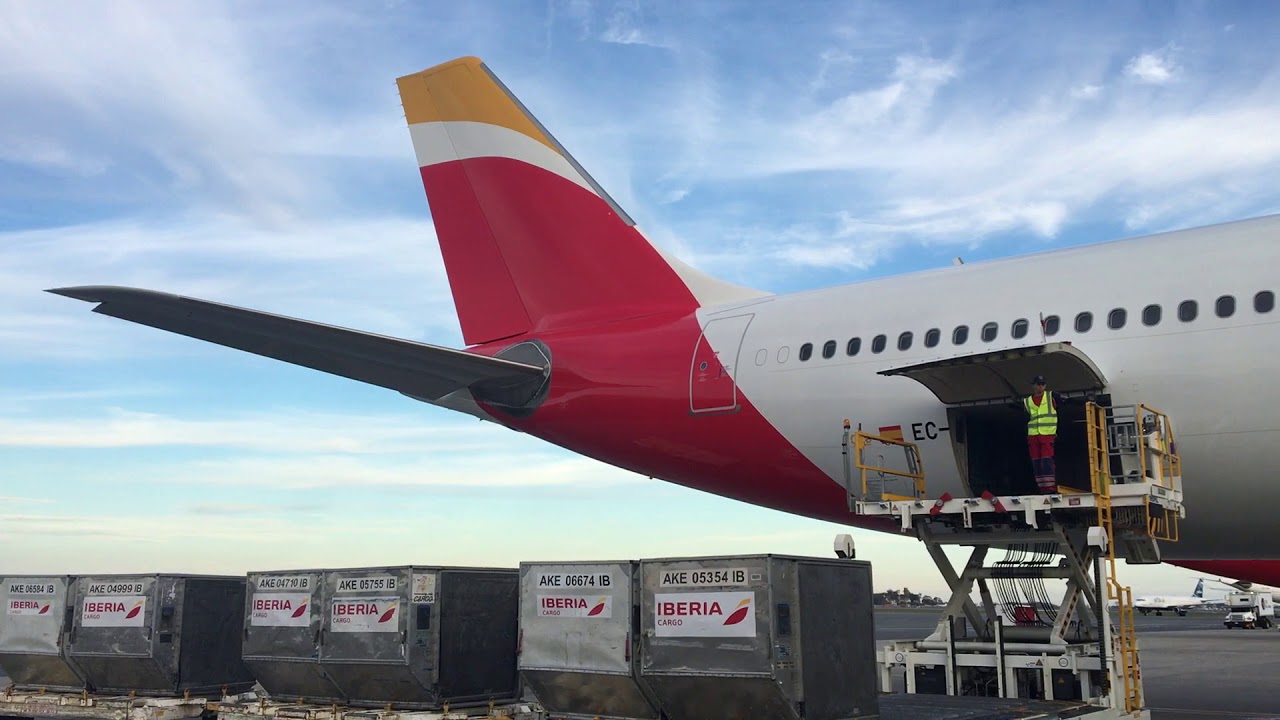 Airbus 330-300 Iberia. Approach , landing & take off Boston KBOS.(cockpit view)1080HD