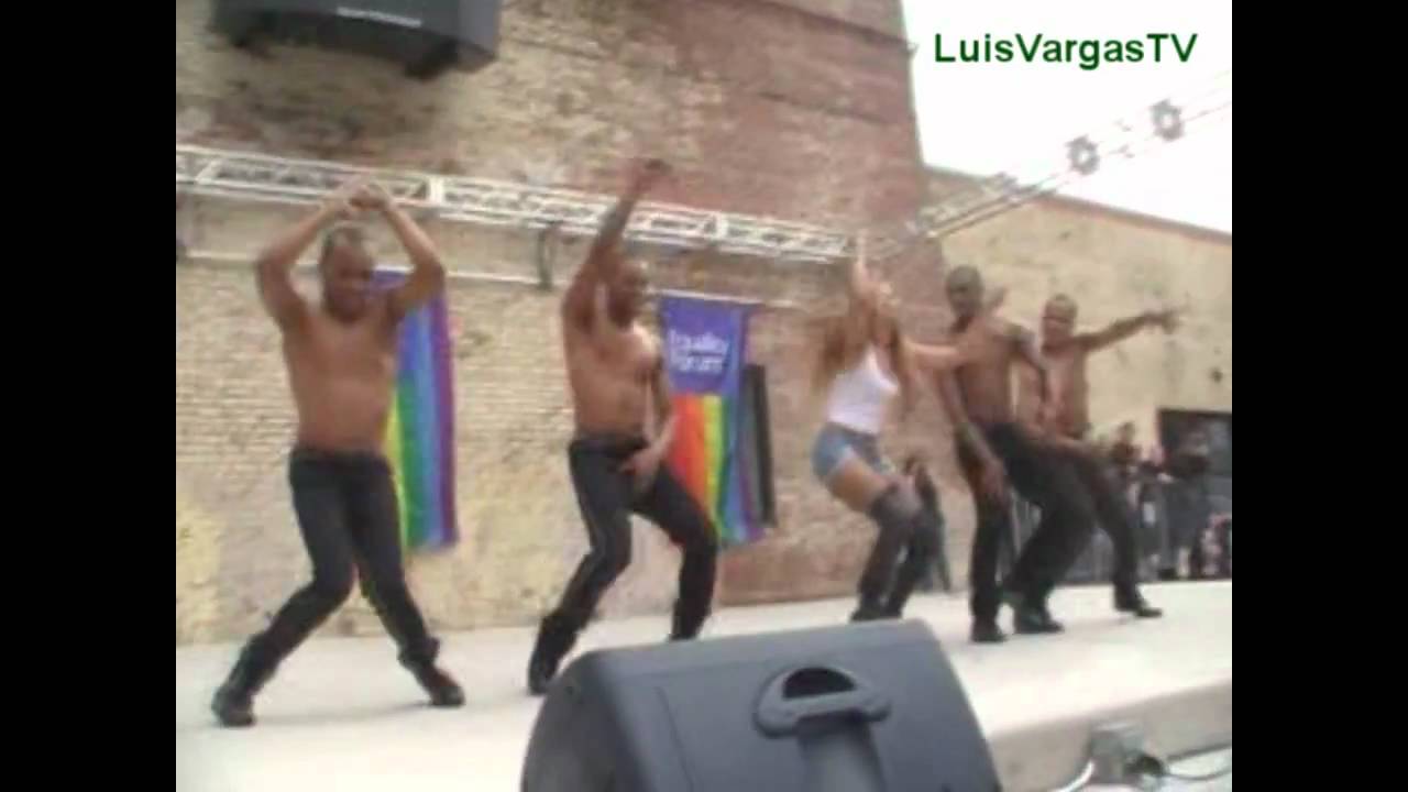 Kat Deluna - Drop it low (live in Philadelphia)