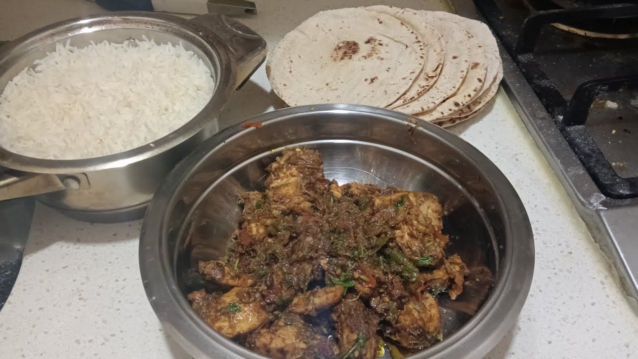 Chicken banane ka achcha tarika aap log ismein Sikh sakte #chickenrecipe #youtubevideo #viralvideo 