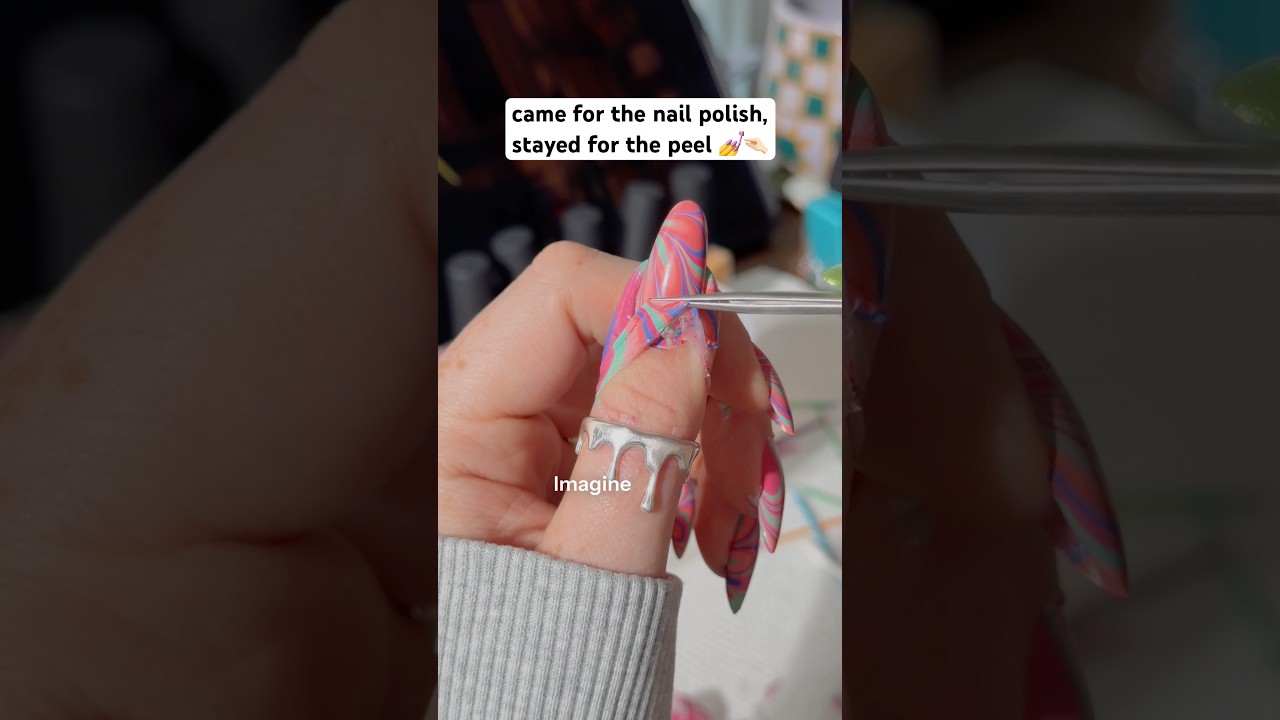 we&rsquo;re bringing watermarble back 🤏🏻🌊💅😰 #nails #holotaco #watermarble #nailpolish #easynailart