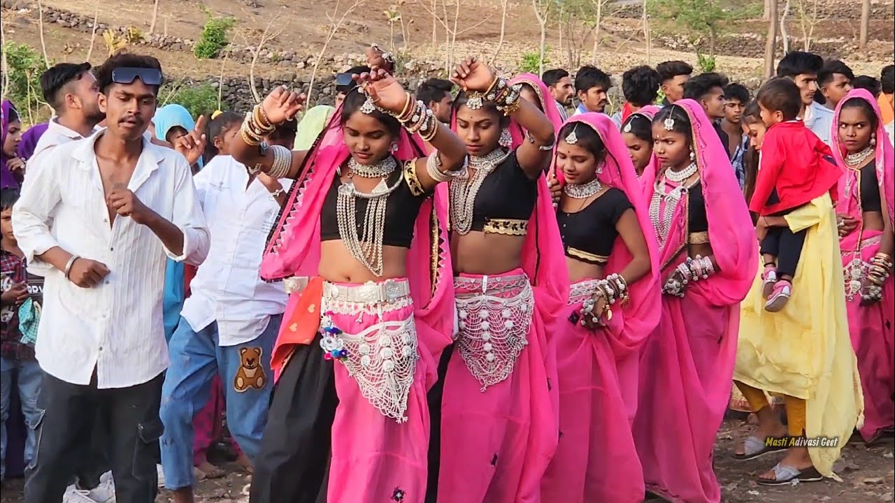 मेसे बुलिया तू करजी | Mese Buliya Tu Karji | Sanjay Mandloi | Girls Aadivasi Dance Video 2024