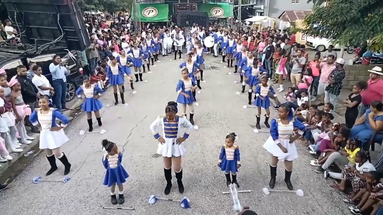 Batton Ballet de Azua de Compostela 💙🤍💙🤍.