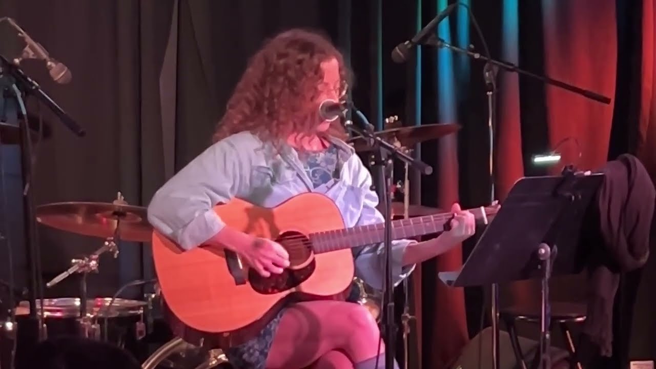 Julie Webb - Bad Memories (Live from Kennett Flash Open Mic)