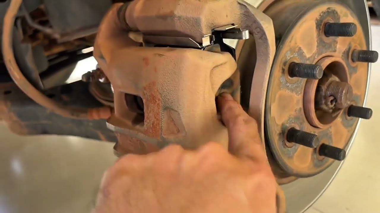 SAIBA COMO TROCAR PASTILHAS DA NISSAN FRONTIER