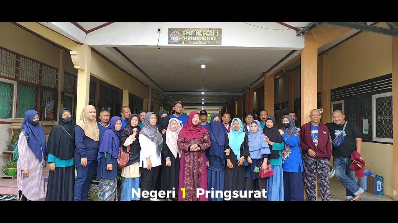 Gerimis Tak Menghalangi Iman | Resik Resik Masjid SMPN 1 Pringsurat Temanggung