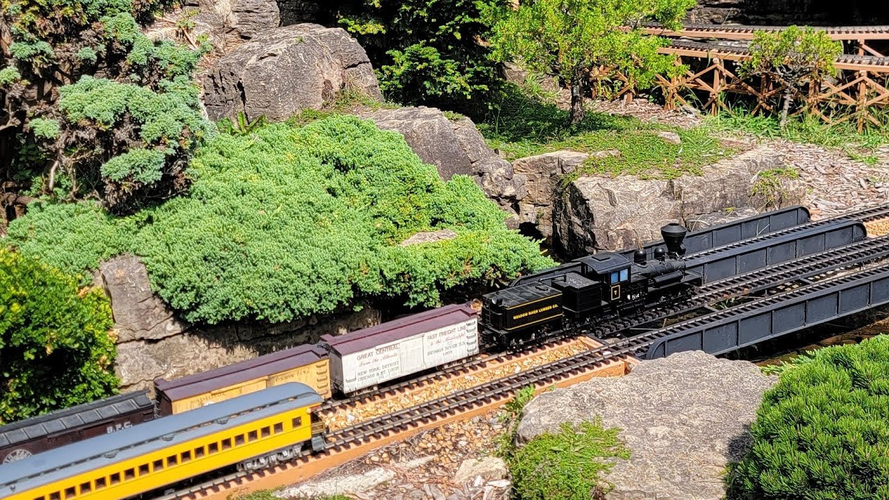 AbsolutelyAwsome!...Gabis Arboretum Garden Railway!