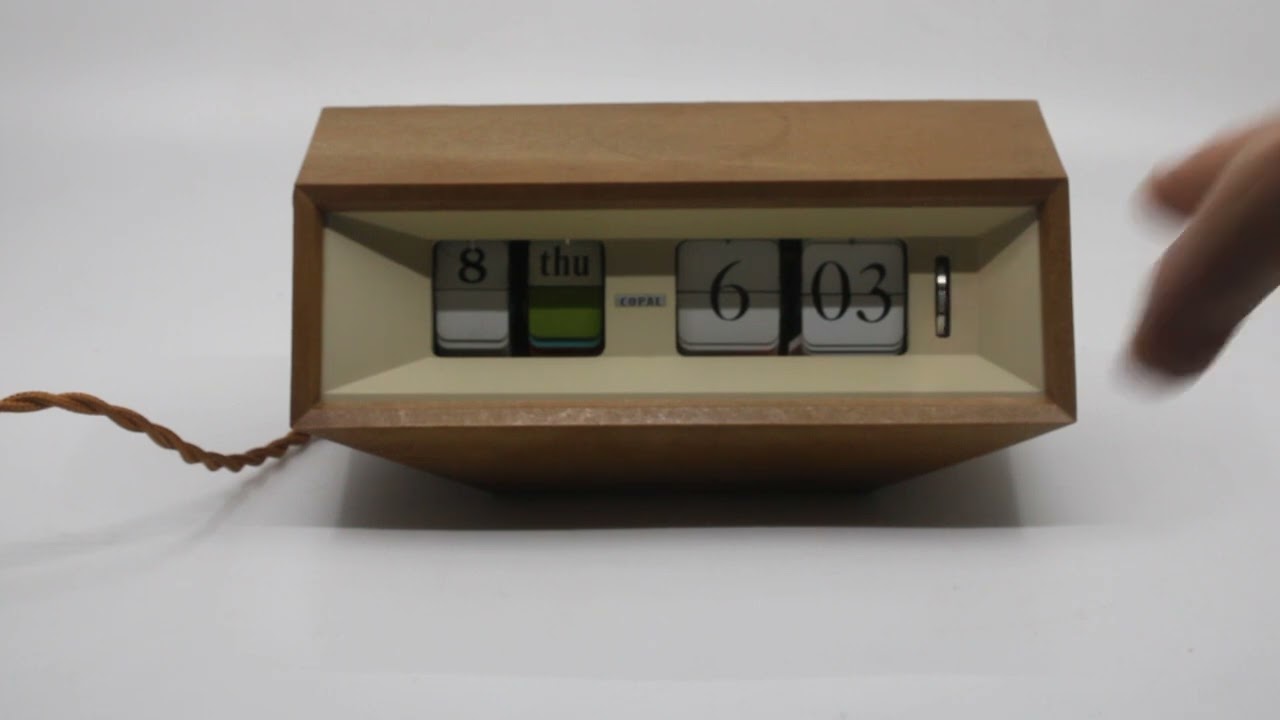 Refurbished and unique woodgrain Copal 602 day/date flipclock