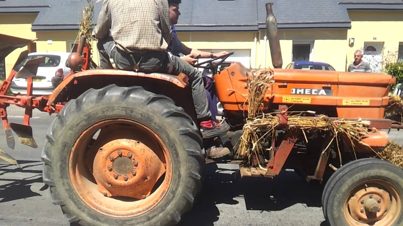 Défilé de tracteur anciens à GUIPEL 2016