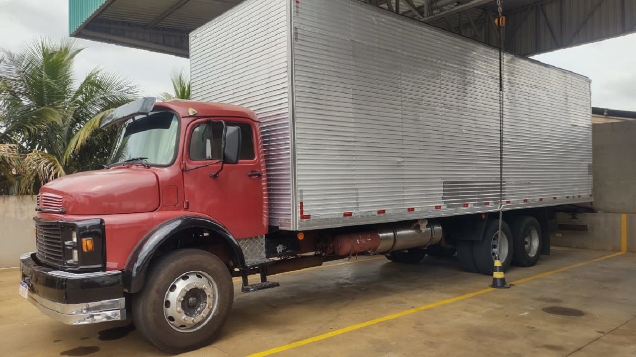 MB 1316 1976 6x2 Baú
