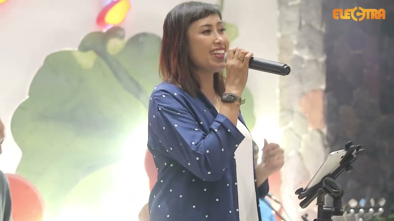 Pergi Untuk Kembali cover by electra (Live Music at Bujangi Blitar)