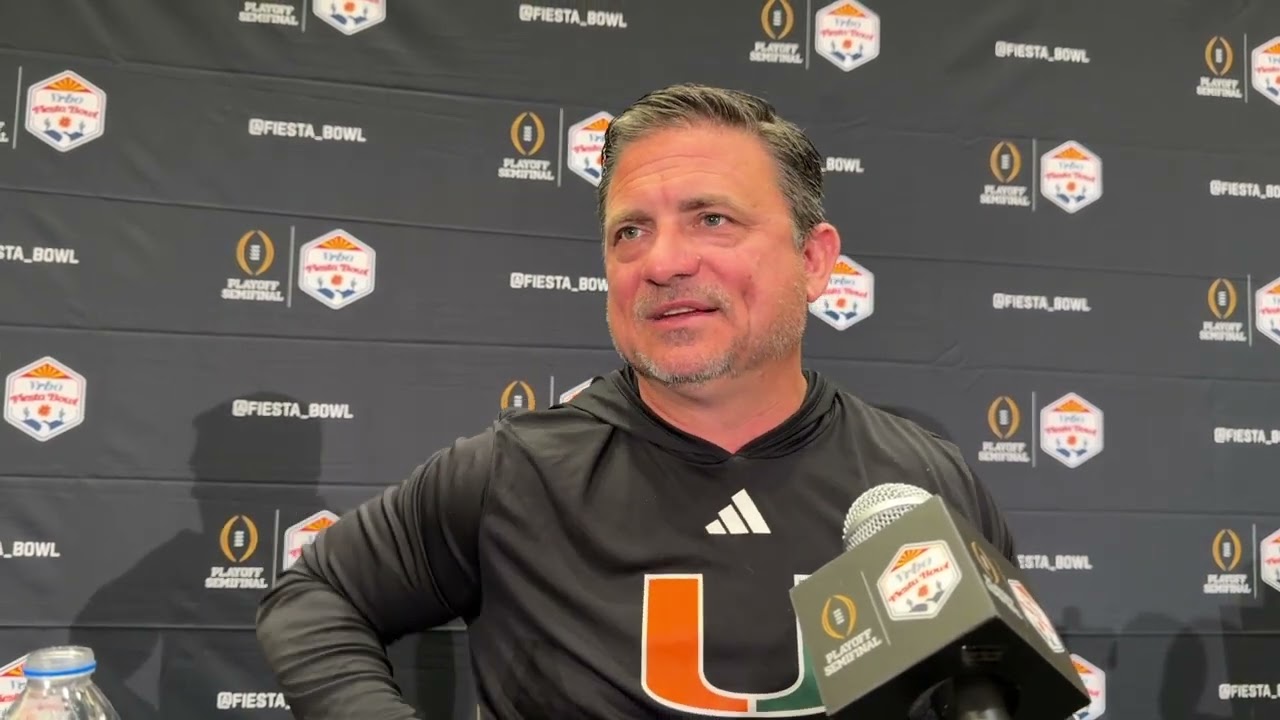 Шеннон Доусон, координатор нападения команды «Майами Харрикейнс», перед матчем «Фиеста Боул» 6 ян...