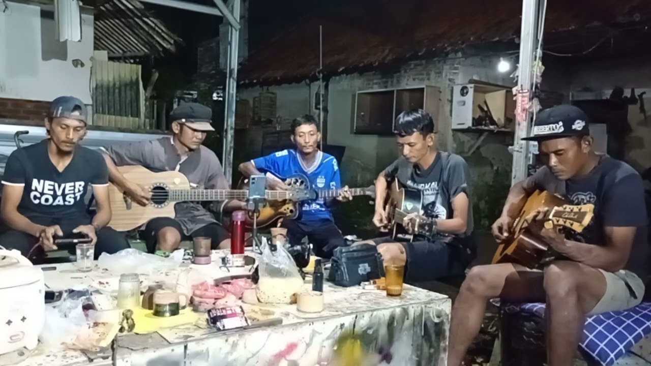 Tipe x - cuma main main versi akustik cover by tikum garage 