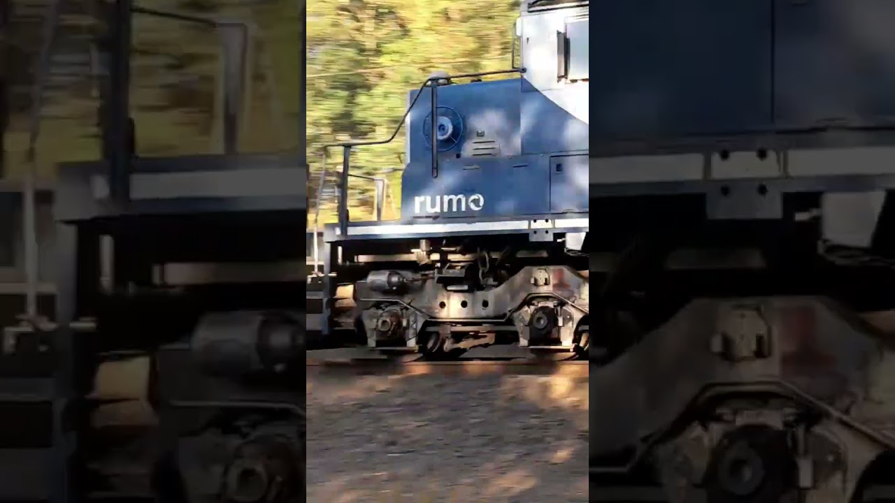 Trem com SD40-2 da rumo acelerando forte com tanqueiros vazio 🚂 #Shorts #railfan