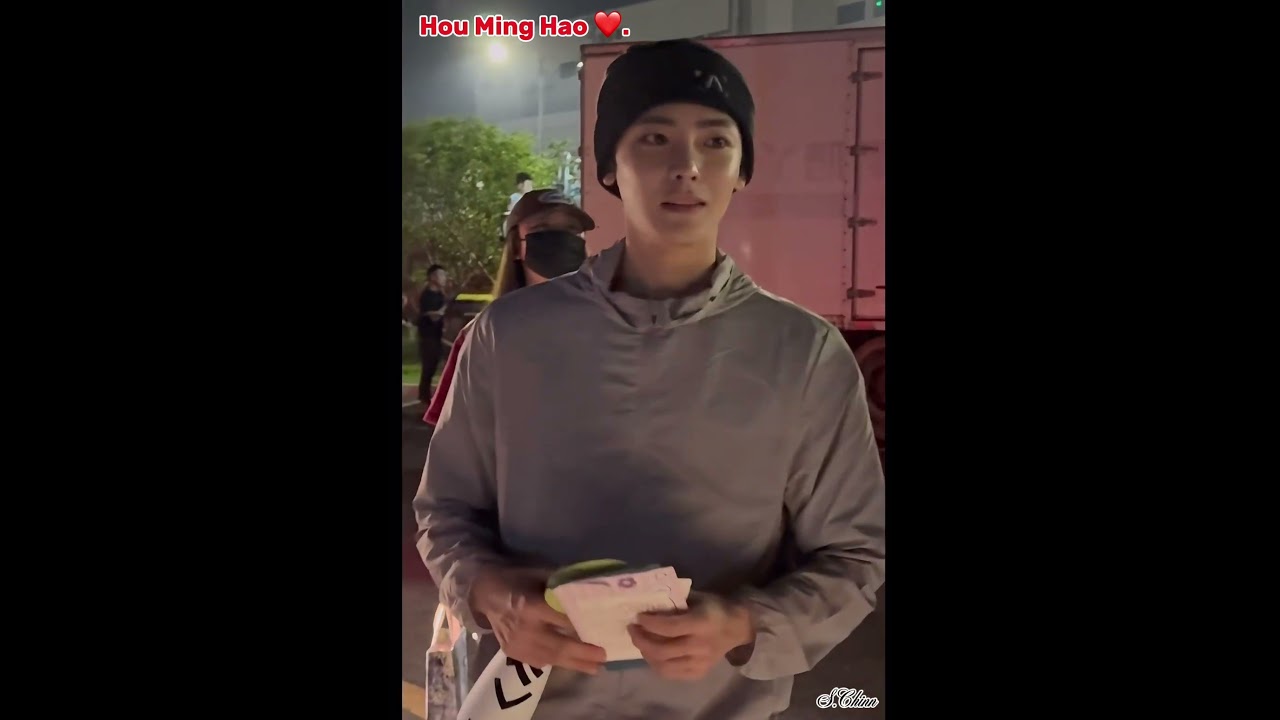 Hou Ming Hao always has time for his fans 😍.