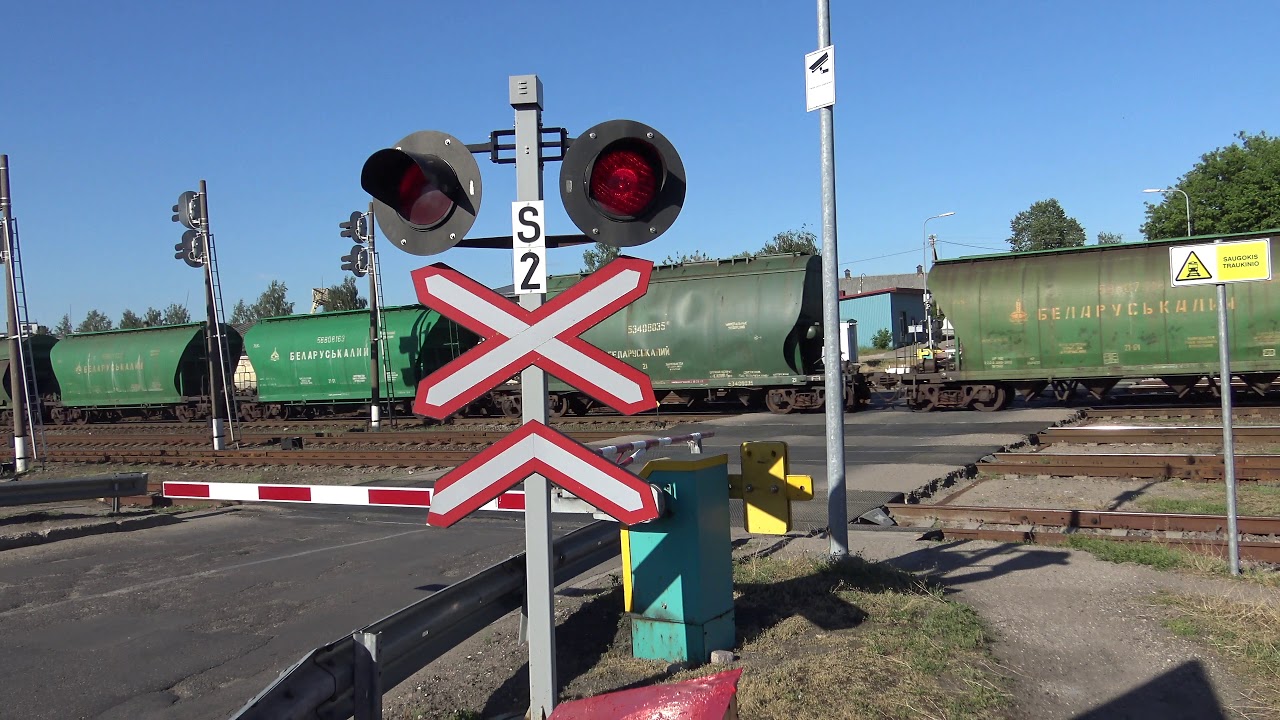Railroad crossing in Jonava, Lithuania/Geležinkelio pervaža Jonavoje, Lietuvoje