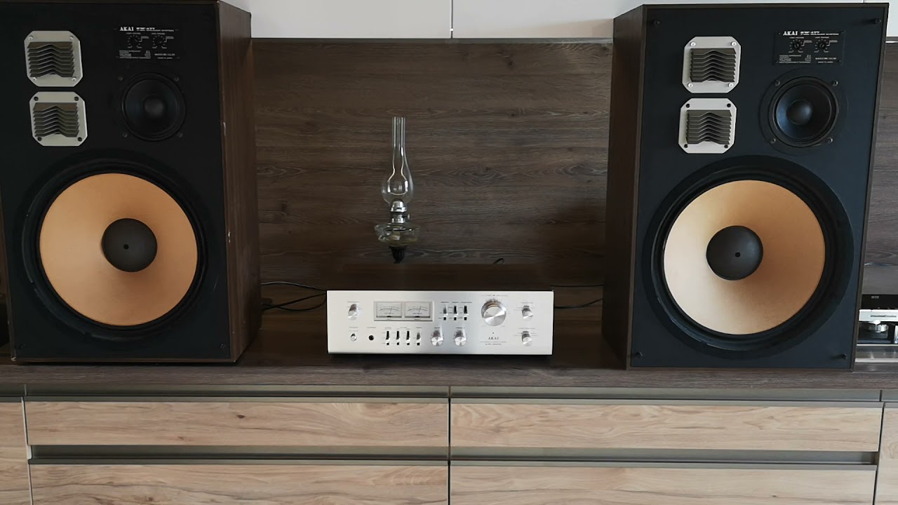 AKAI AM-2600