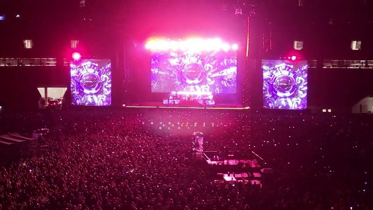 Guns N' Roses - Don’t Cry & Paradise City (Budapest 2023)
