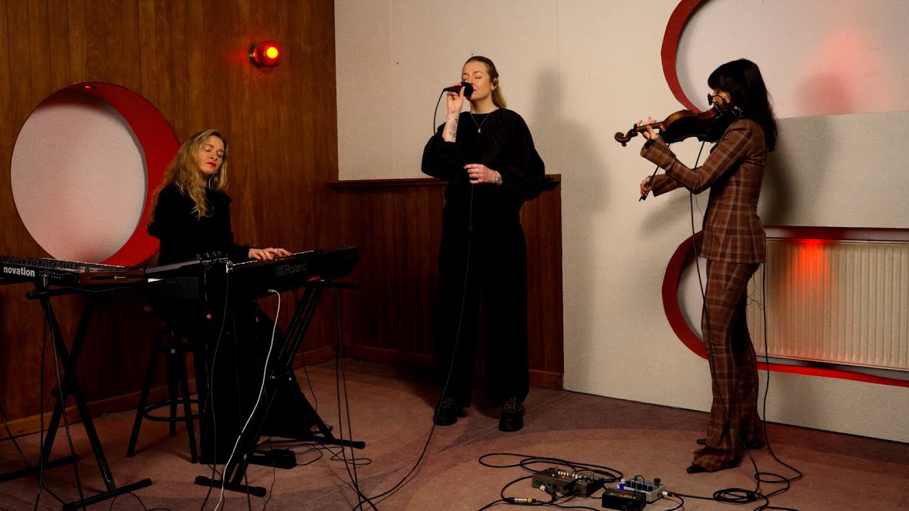 AVAWAVES - Sleep Tight feat. Tusks