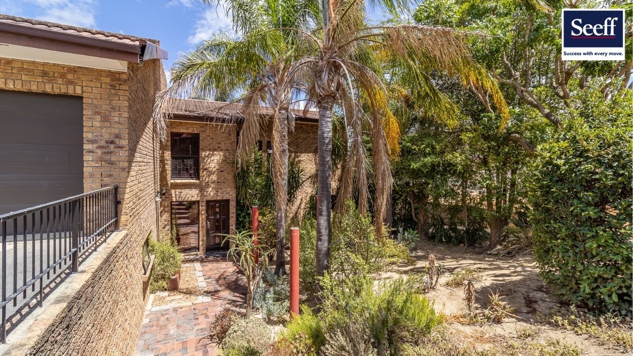 EXPANSIVE FAMILY HOME WITH LOADS OF POTENTIAL