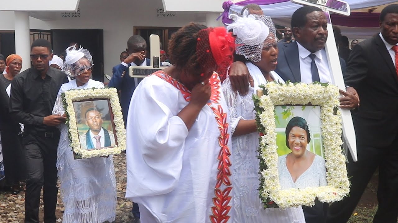 VILIO VYATAWALA WAKATI MAMA NA MTOTO WAKIAGWA BAADA YA KUFARIKI KWA AJALI MOSHI WAKITOKEA DAR.