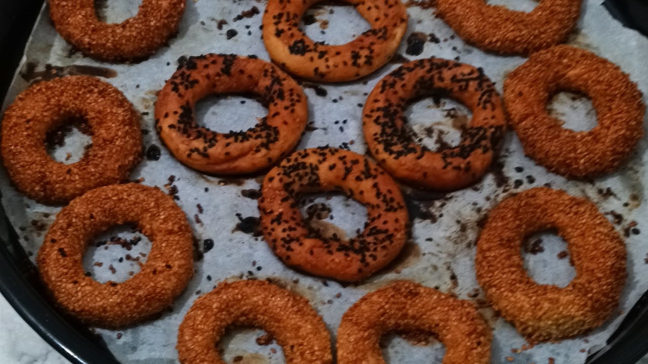 ​"Çorumlu’nun gizli imzasıyla efsane bir kandil simidi yaptım! 🥨 🤫 Hayırlı Kandiller. 🌹