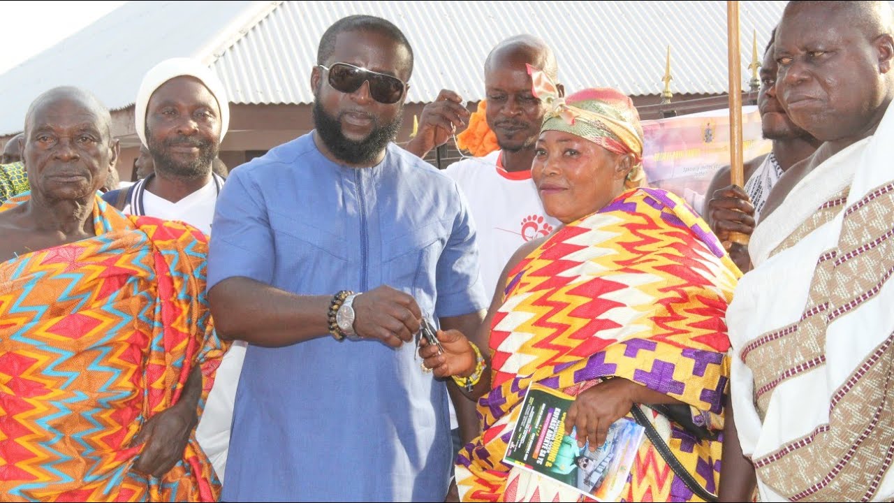 Handling Over and Commission of Adekye Sa Yɛ( Symbol of Kofiase)by Eddy Nash and Nana Kofiasehemaa