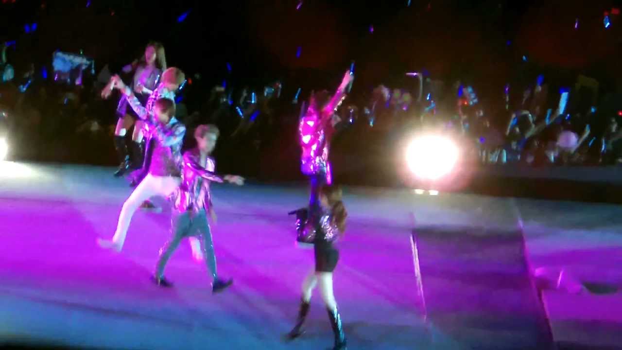 [Fancam] 121125 TTS & EXO DJ Got Us Fallin' In Love - @ SMTOWN live in Bangkok