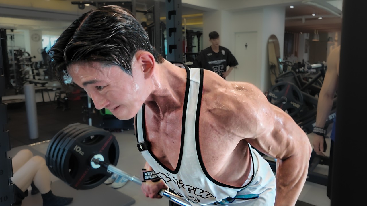 광배근도 좋은데 등 프레임이 넓어지려면 등 상부를 키우세요