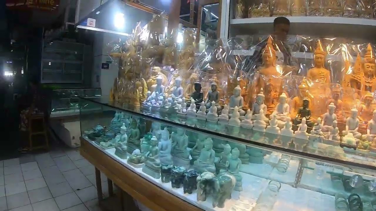 A Visit to Bogyoke Aung San Market | Shopping in Yangon | Myanmar Tourism