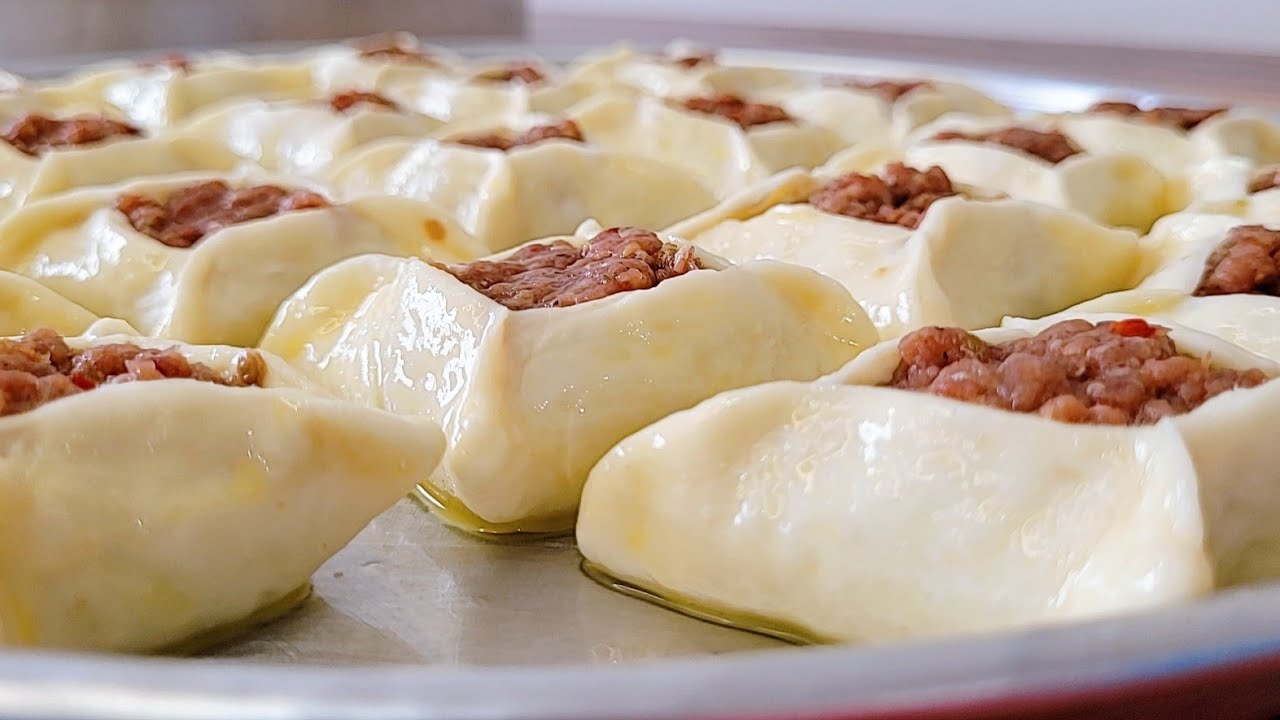 الصفيحة البعلبكية اللبنانية 🇱🇧من أشهر وأطيب المعجنات بعجينة هشة وطعمة ولا أطيب😋😍