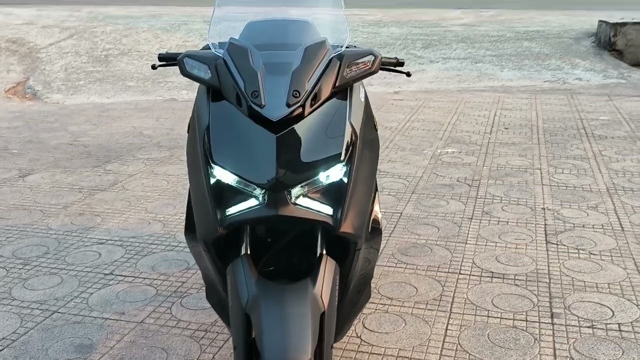 Yamaha Xmax 350 phi thuyền mặt đất