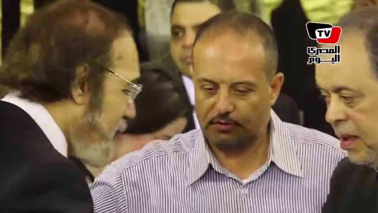 حشد كبير من الفنانين في عزاء نور الشريف