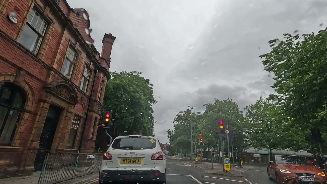 DRIVING THROUGH MANCHESTER CITY IN A RAINY DAY WITH CALM MUSIC / 4K 60FPS DRIVING TOUR