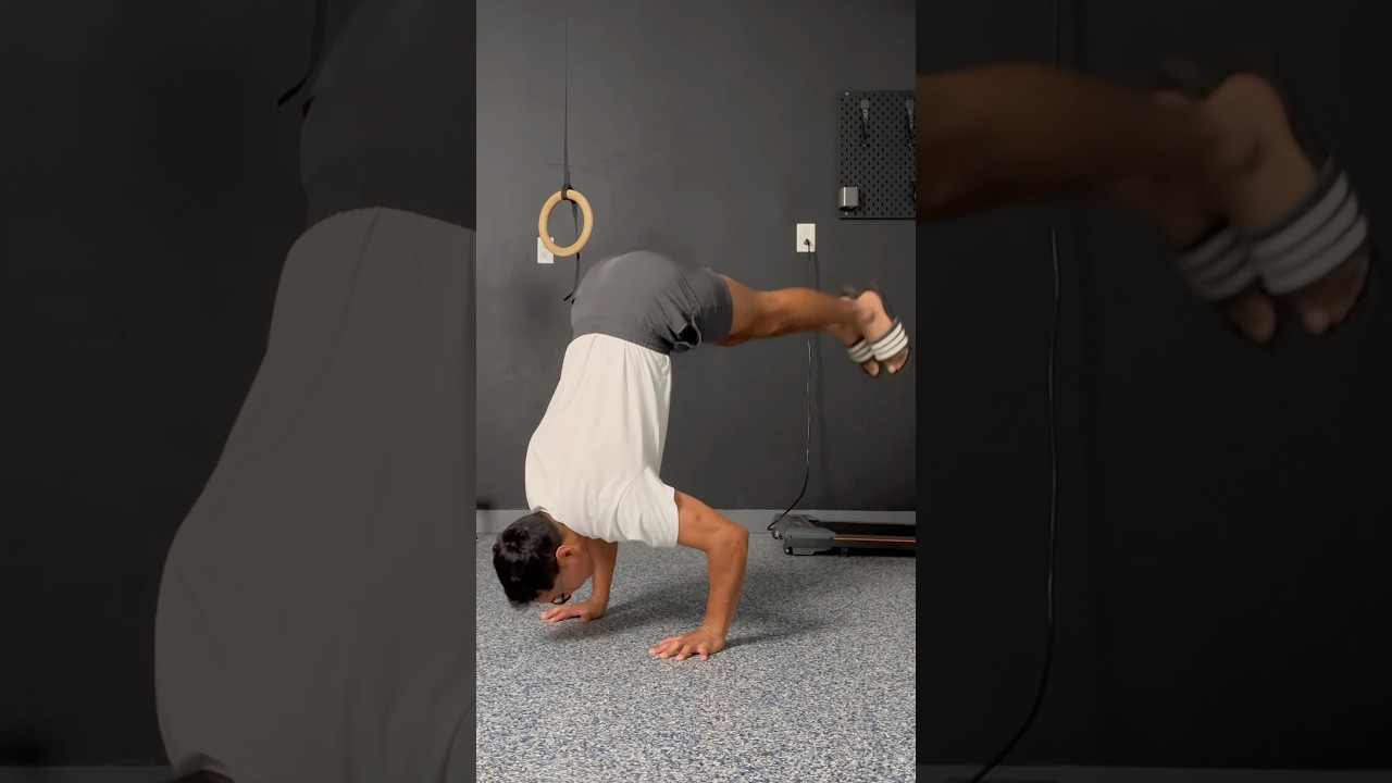 2 движения, которые помогут вам освоить отжимания в стойке на руках