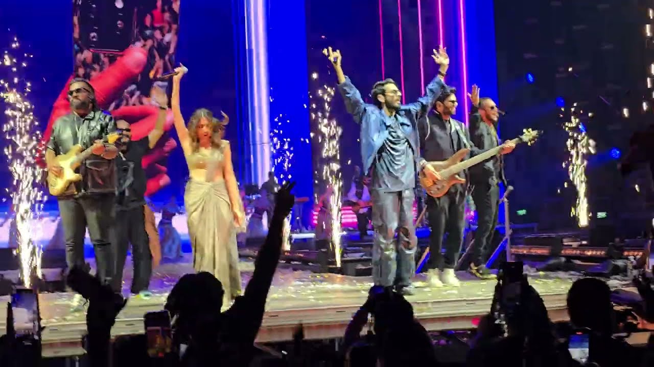 Anirudh Powerhouse Tour - Selfie Pulla Song | Anirudh Stage Performance | Anirudh Concert 