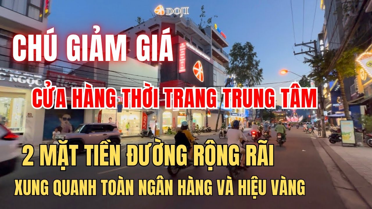 Chú giảm giá cửa hàng thời trang 2 mặt tiền, ngay trung tâm Nha Trang. Cho thuê rất tốt 