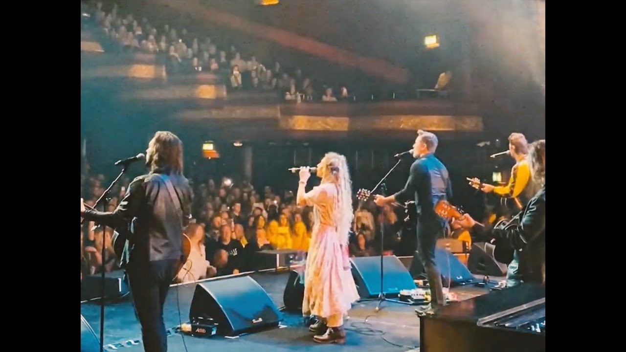 Charles Esten - Down the Road - Live in London (Visualizer)