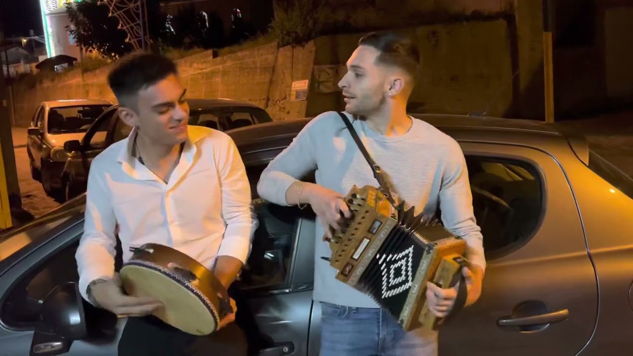 Tarantella cantata organetto e tamburello!