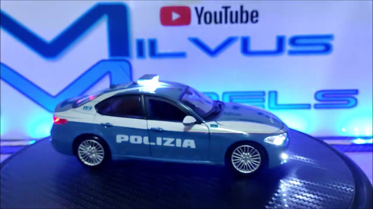 DIE-CAST LED: Modellino Bburago in scala 1/24 Alfa Romeo Giulia Veloce (2016) POLIZIA di STATO.