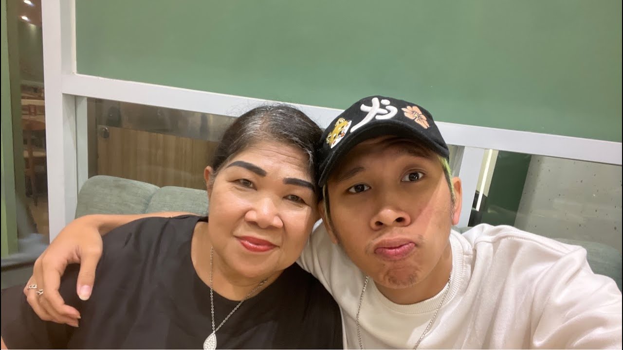 Makan with mom