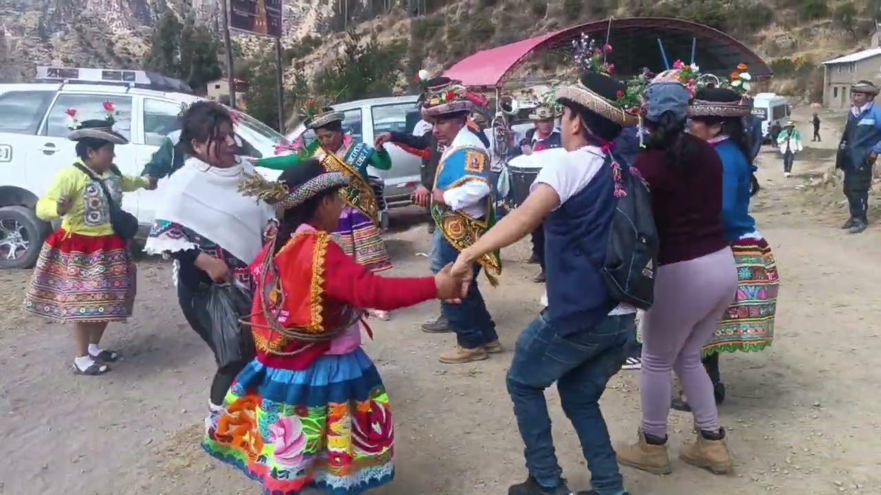 Fiesta patronal en Aparo 2025 mayordomos Tadeo Núñez y esposa Rosa Hernández.