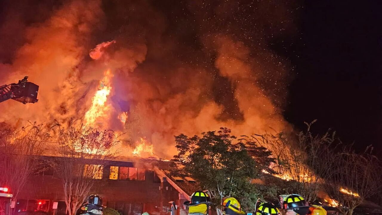 Woman charged with arson, terroristic threats in Austell church fire
