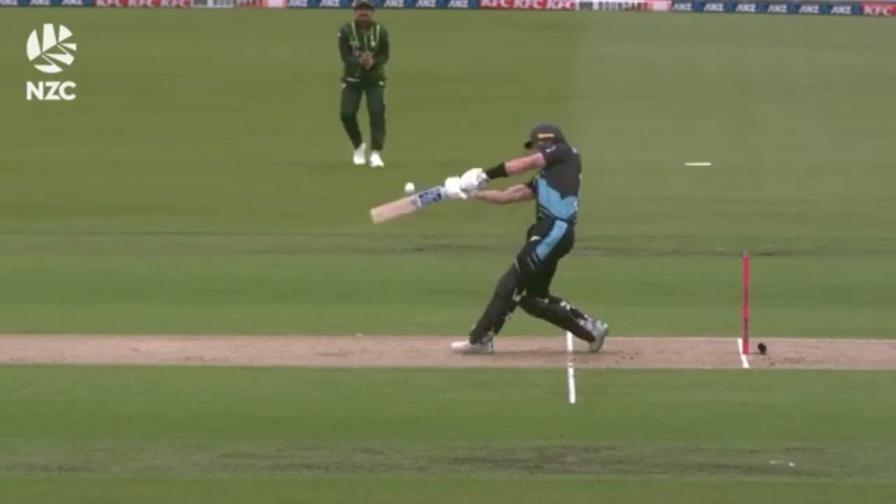 Finn Allen Hit his first BBL Six aout and went out next ball. #bbl14