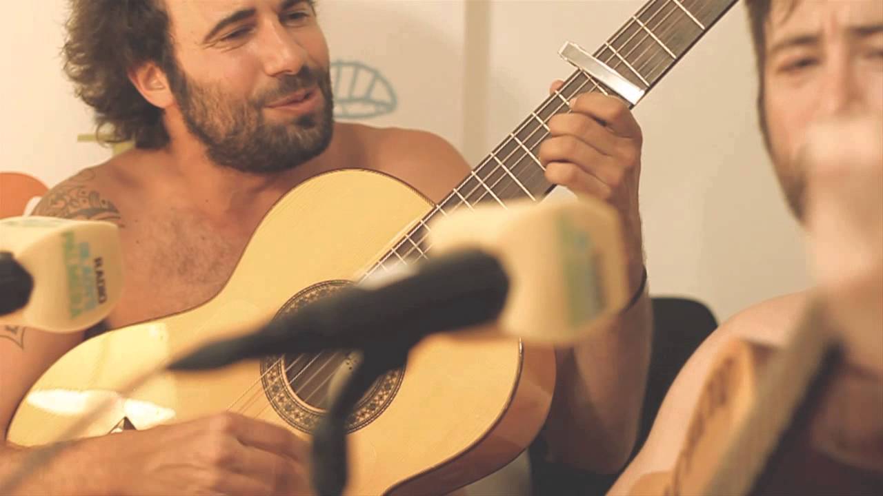 LA PANDILLA VOLADORA - El aire de la calle (Directo ac&uacute;stico estudios Radio Gladys Palmera)