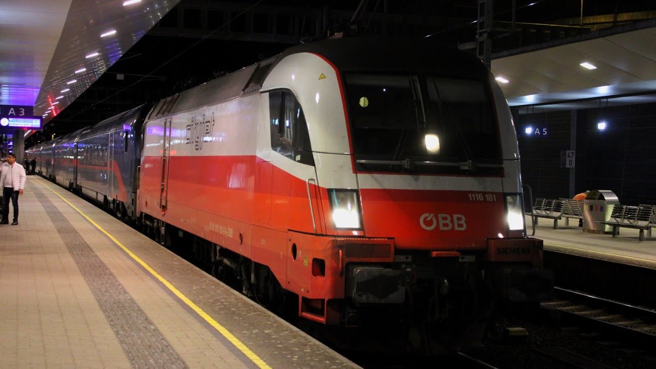 CityNightjet im Ländle: ÖBB Cityjet Taurus 1116 181 mit Nightjet 447 am Bahnhof Feldkirch.