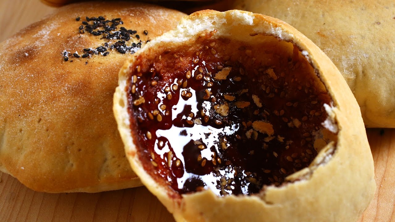 Crunchy Balloon Bread (gonggal-ppang: 공갈빵)