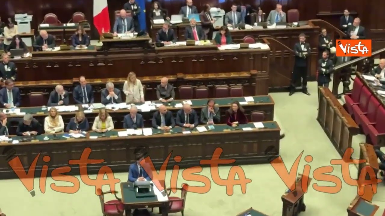 Tutta la sequenza della bagarre in Aula durante l’intervento di Meloni